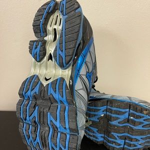 Mizuno Prophecy  shoes Mens 6.5, Womens 9